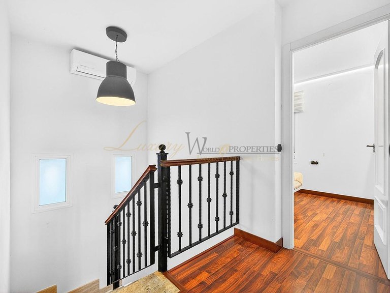 Villa for Sale in Los Cristianos, Tenerife, España 38