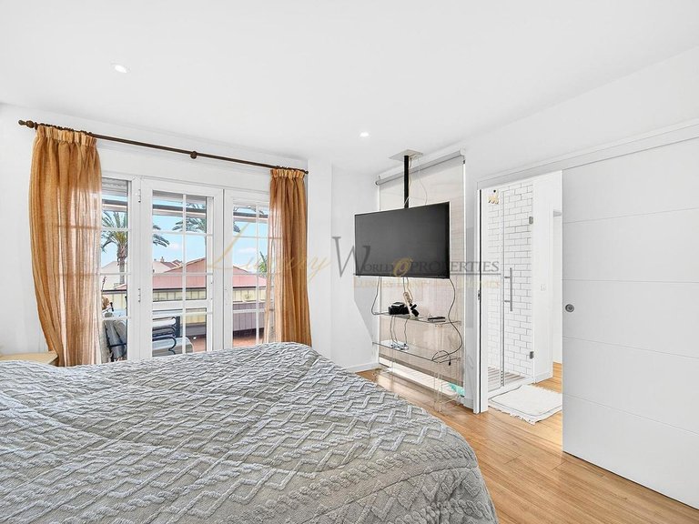 Villa for Sale in Los Cristianos, Tenerife, España 22