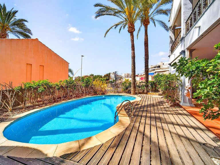 Villa for Sale in Los Cristianos, Tenerife, España 5