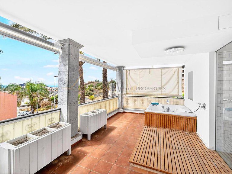 Villa for Sale in Los Cristianos, Tenerife, España 24