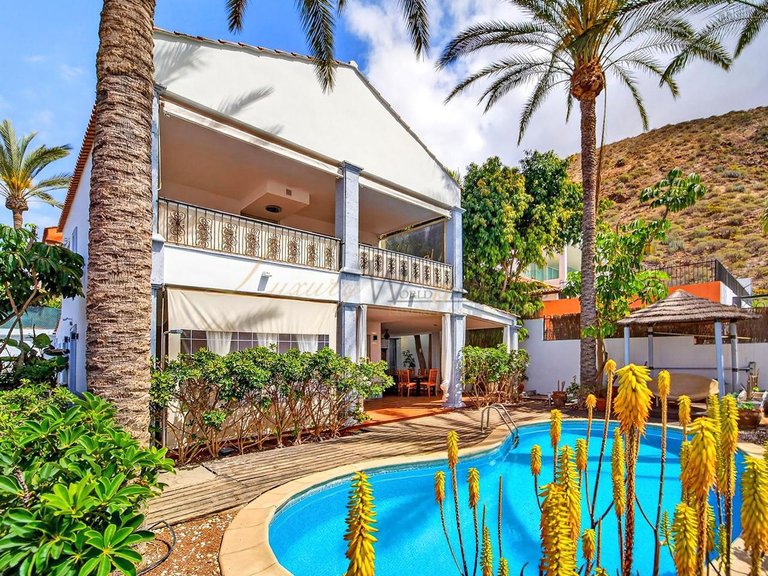 Villa for Sale in Los Cristianos, Tenerife, España 2