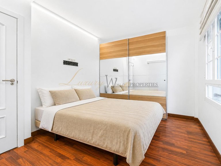 Villa for Sale in Los Cristianos, Tenerife, España 26