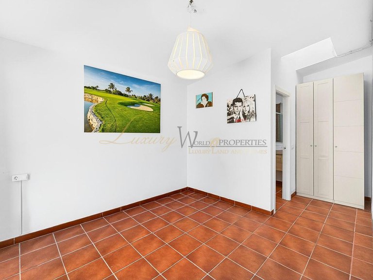 Villa for Sale in Los Cristianos, Tenerife, España 28