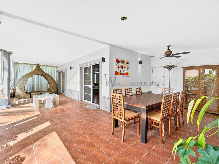 Villa for Sale in Los Cristianos, Tenerife, España 8