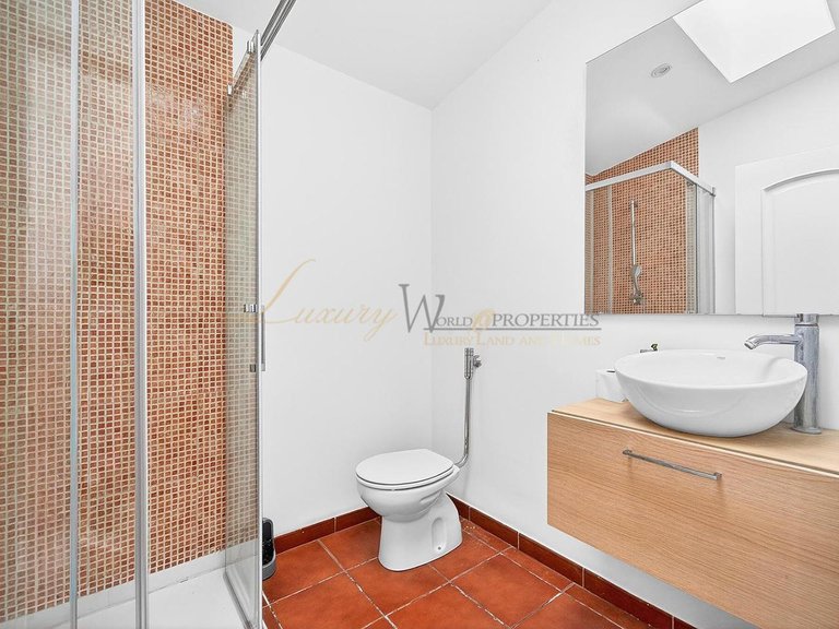 Villa for Sale in Los Cristianos, Tenerife, España 35