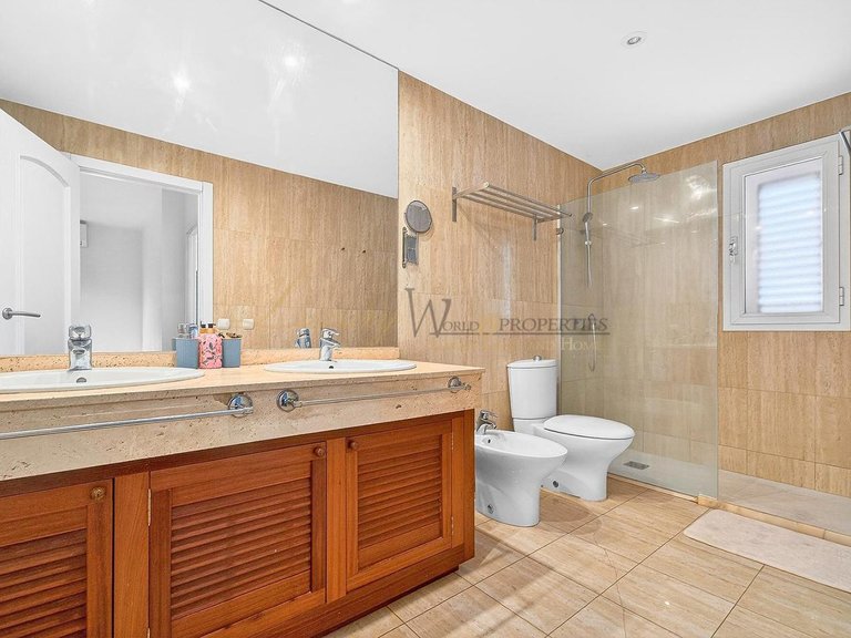 Villa for Sale in Los Cristianos, Tenerife, España 34