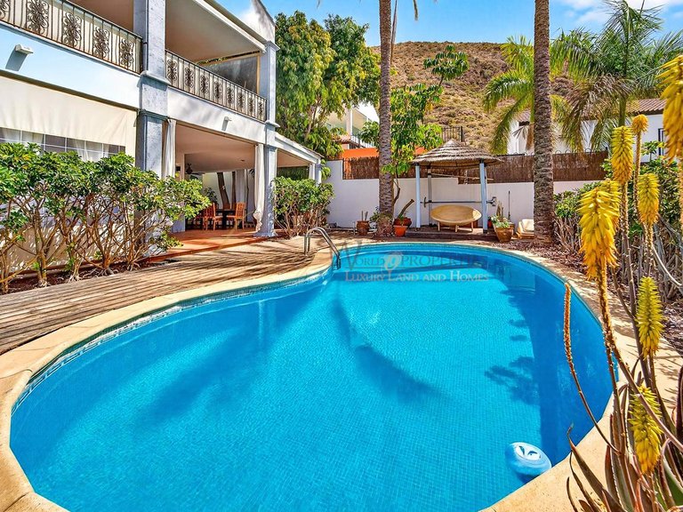 Villa for Sale in Los Cristianos, Tenerife, España 3