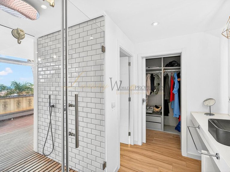 Villa for Sale in Los Cristianos, Tenerife, España 23
