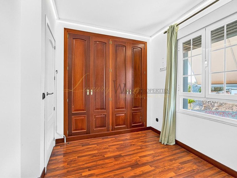 Villa for Sale in Los Cristianos, Tenerife, España 31