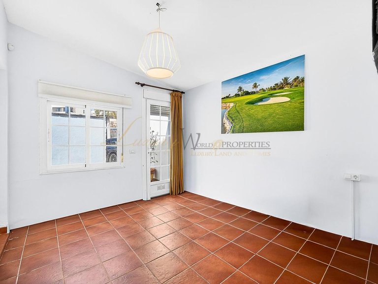 Villa for Sale in Los Cristianos, Tenerife, España 29