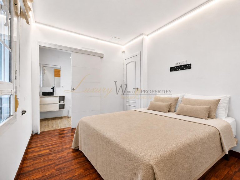Villa for Sale in Los Cristianos, Tenerife, España 27