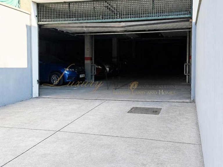 Garage for Rent in Llano Del Camello, Tenerife, España 2