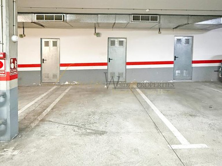 Garage for Rent in Llano Del Camello, Tenerife, España 3