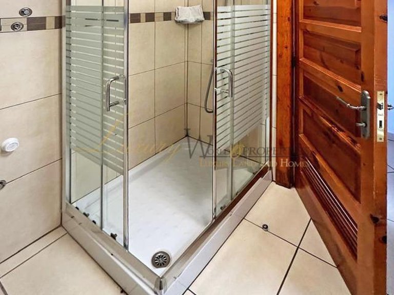 Apartment for Sale in Playa De Las Americas, Tenerife, España 12