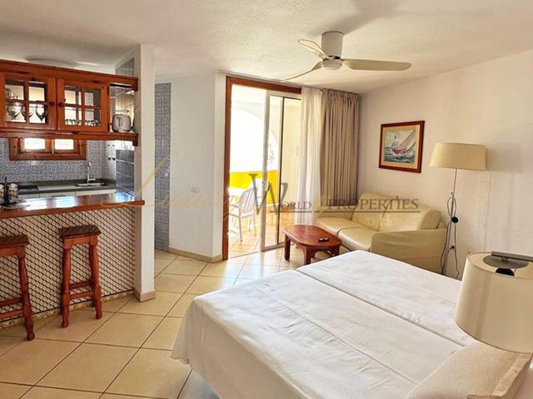 Apartment for Sale in Playa De Las Americas, Tenerife, España 5