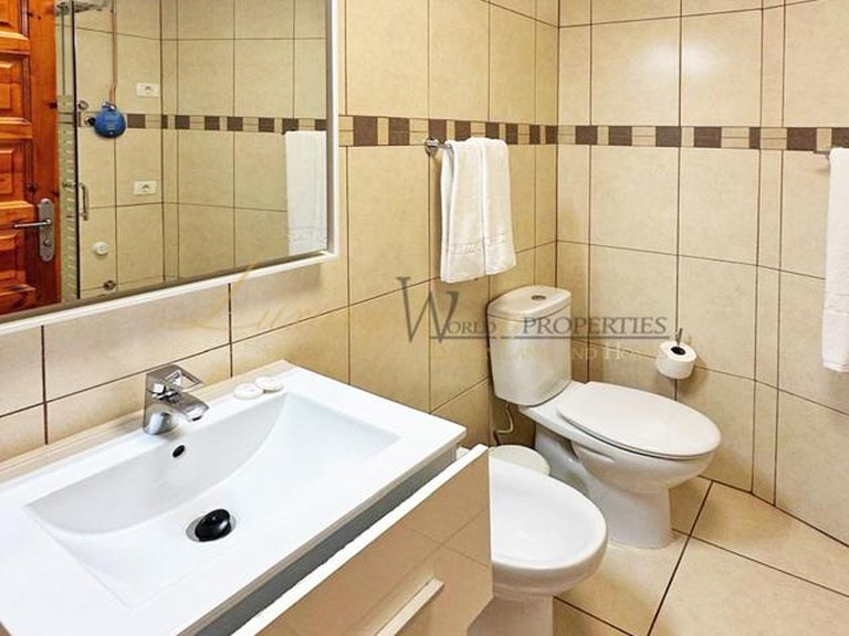 Apartment for Sale in Playa De Las Americas, Tenerife, España 11
