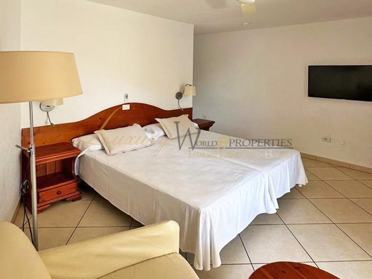 Apartment for Sale in Playa De Las Americas, Tenerife, España 6