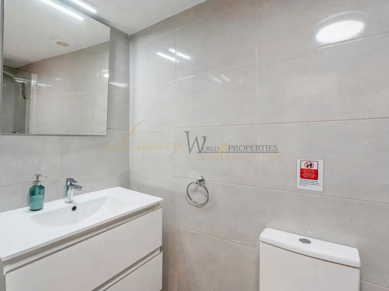 Apartment for Sale in Costa Adeje, Tenerife, España 11