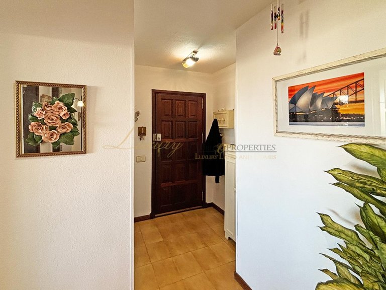 Apartment for Sale in Playa De Las Americas, Tenerife, España 28