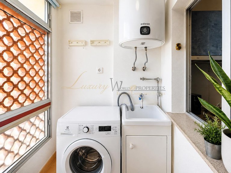 Apartment for Sale in Playa De Las Americas, Tenerife, España 11