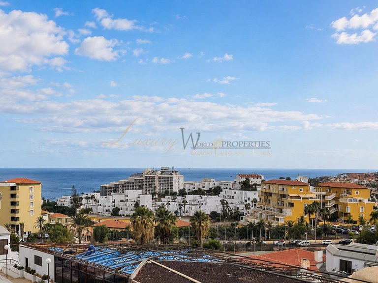 Apartment for Sale in Costa Adeje, Tenerife, España 1