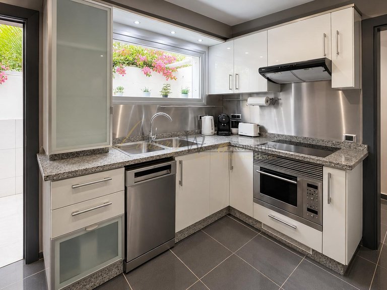 Villa for Sale in Playa De Las Americas, Tenerife, España 10
