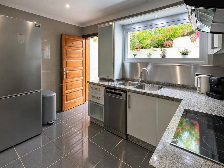 Villa for Sale in Playa De Las Americas, Tenerife, España 9