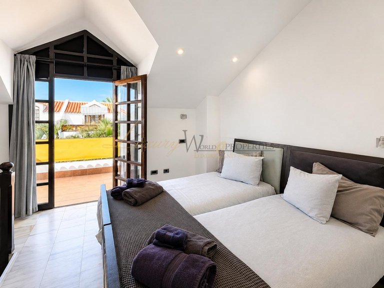 Villa for Sale in Playa De Las Americas, Tenerife, España 27
