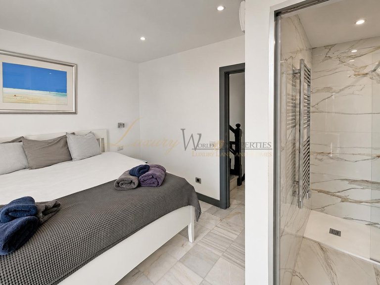 Villa for Sale in Playa De Las Americas, Tenerife, España 23