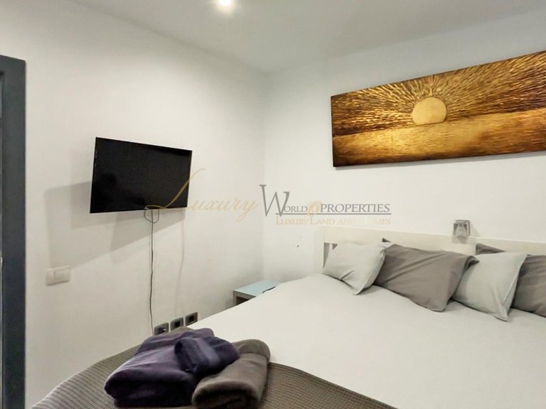 Villa for Sale in Playa De Las Americas, Tenerife, España 14
