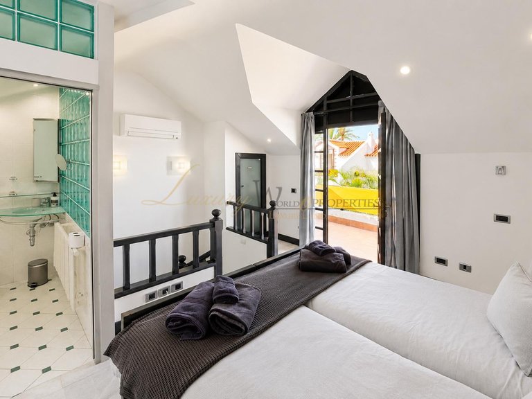 Villa for Sale in Playa De Las Americas, Tenerife, España 26
