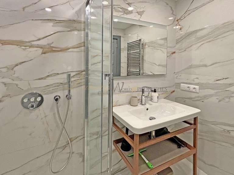 Villa for Sale in Playa De Las Americas, Tenerife, España 16