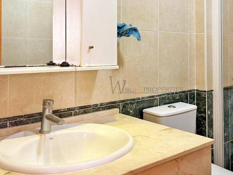 Apartment for Sale in Los Cristianos, Tenerife, España 17