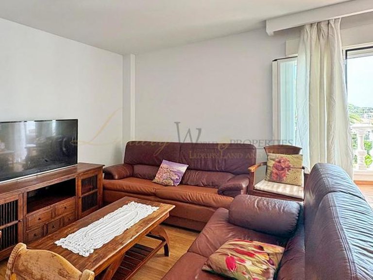 Apartment for Sale in Los Cristianos, Tenerife, España 4