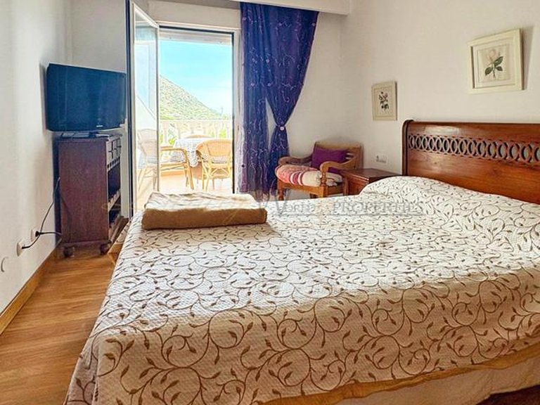 Apartment for Sale in Los Cristianos, Tenerife, España 11