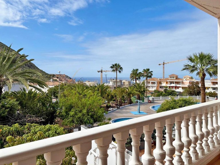 Apartment for Sale in Los Cristianos, Tenerife, España 3