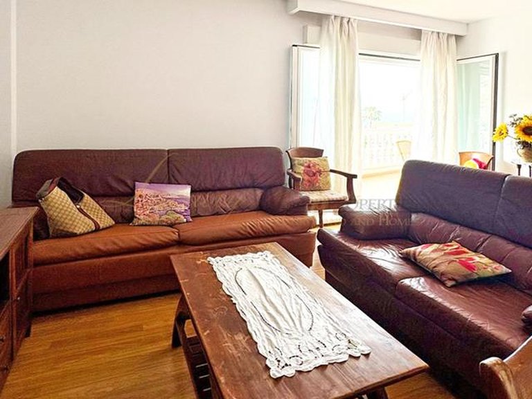 Apartment for Sale in Los Cristianos, Tenerife, España 6