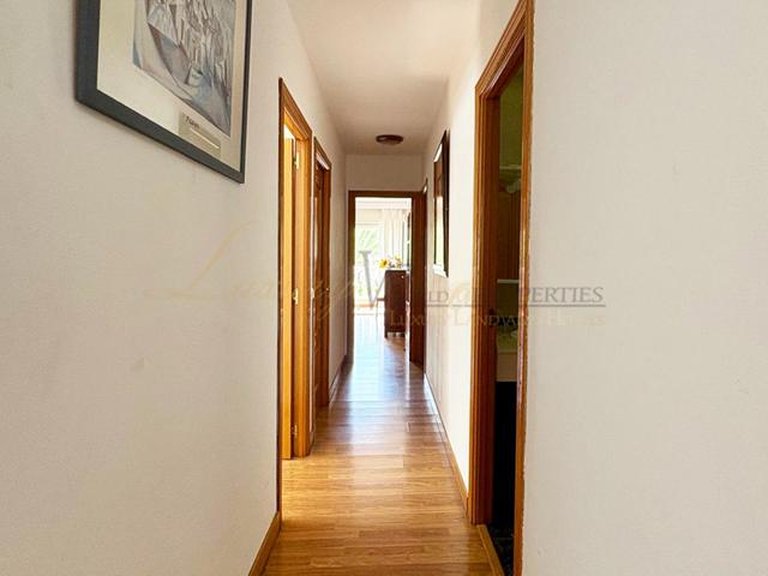 Apartment for Sale in Los Cristianos, Tenerife, España 10