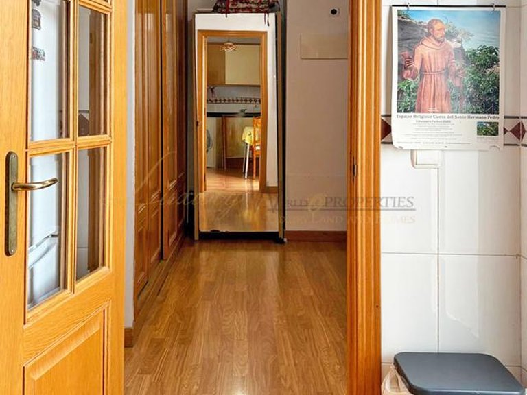 Apartment for Sale in Los Cristianos, Tenerife, España 8