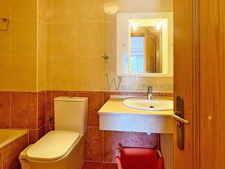 Apartment for Sale in Los Cristianos, Tenerife, España 15