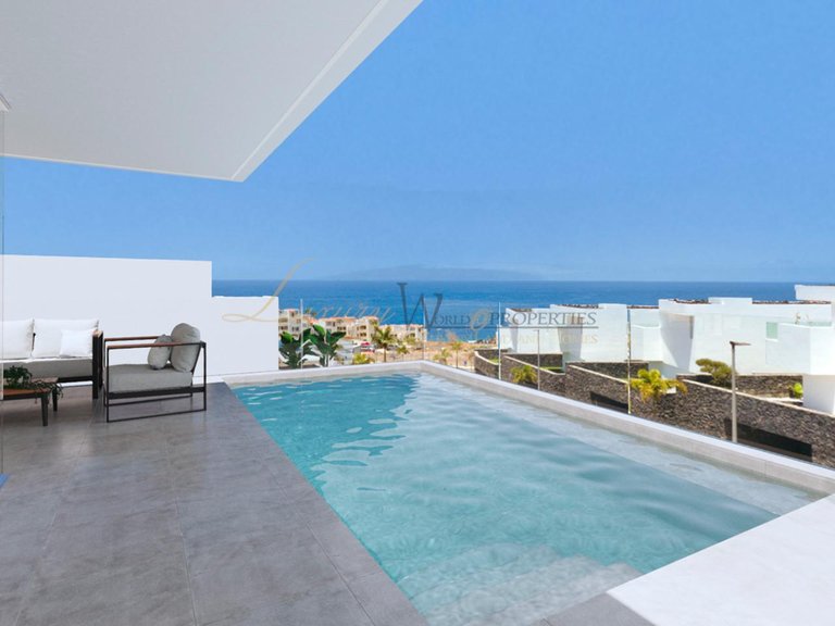 Villa for Sale in Rokabella, Tenerife, España 2