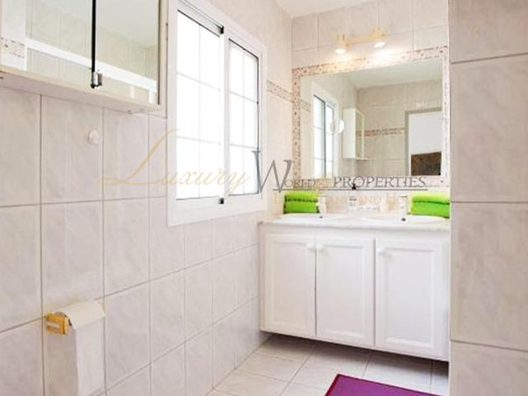 Town House for Sale in Costa Adeje, Tenerife, España 23
