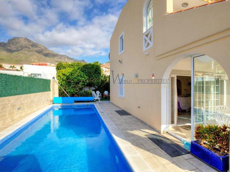 Town House for Sale in Costa Adeje, Tenerife, España 2