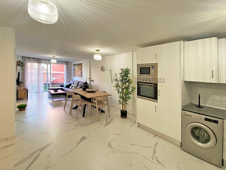 Apartment for Sale in Los Cristianos, Tenerife, España 6