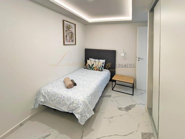 Apartment for Sale in Los Cristianos, Tenerife, España 9