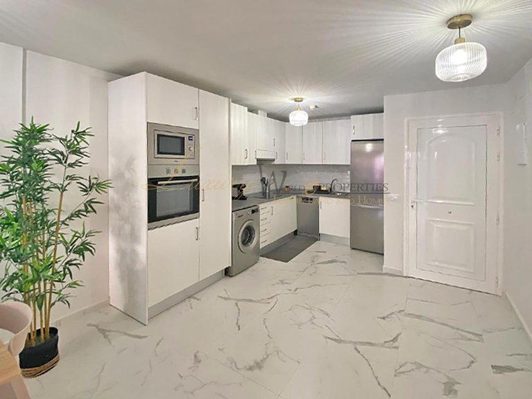 Apartment for Sale in Los Cristianos, Tenerife, España 5