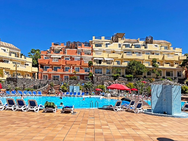 Apartment for Sale in Los Cristianos, Tenerife, España 11