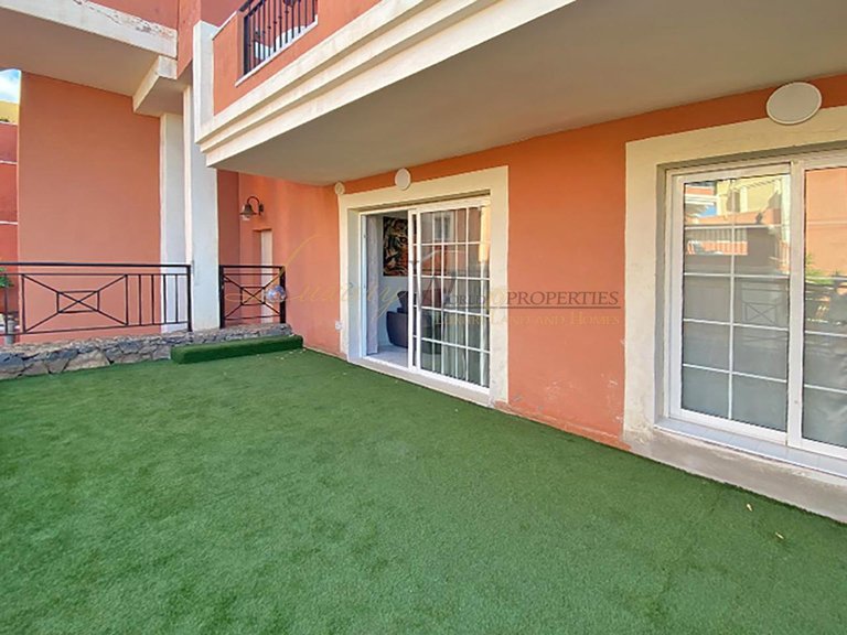 Apartment for Sale in Los Cristianos, Tenerife, España 1
