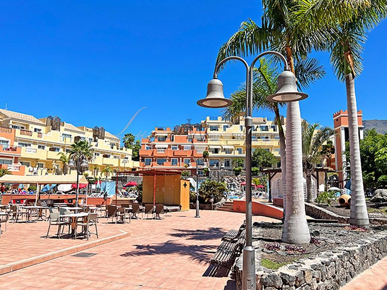 Apartment for Sale in Los Cristianos, Tenerife, España 12