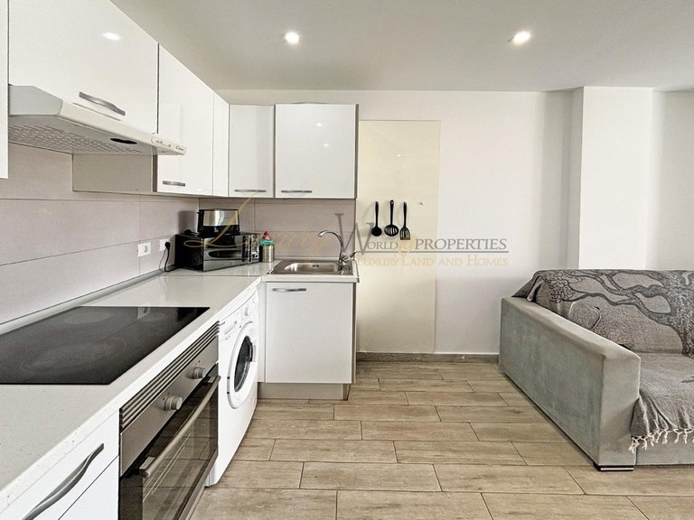 Apartment for Sale in Los Cristianos, Tenerife, España 14